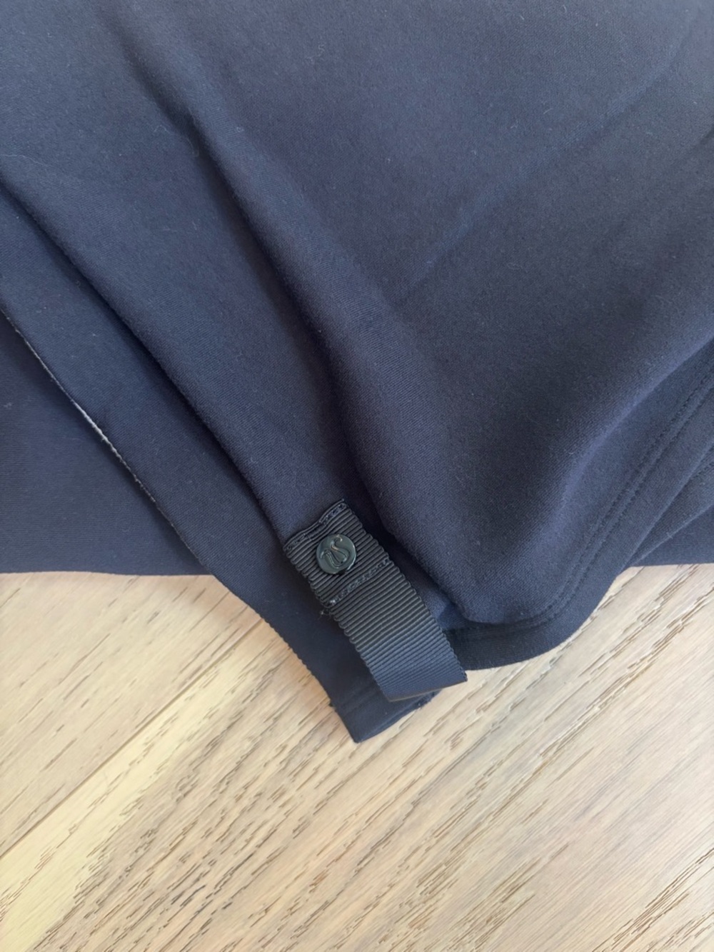 Lululemon reversible Tube scarf, black/gray